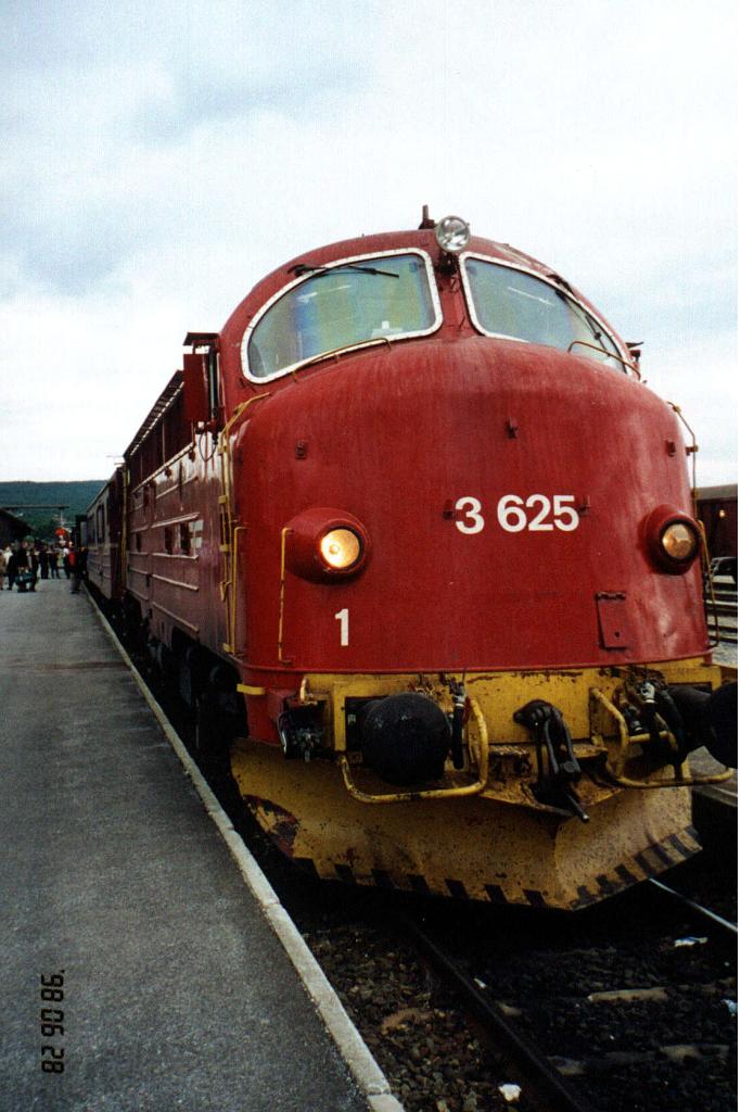 Røros (train 301), 1998-06-28   Photo: Steinar Braaten