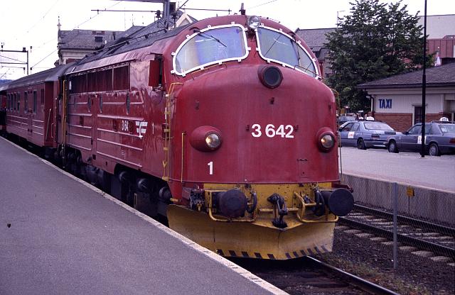 Hamar, 1998-08-09 (train 301) Photo: Lolke Bijlsma