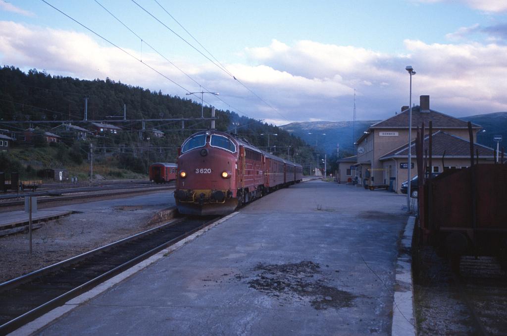 Di3.620 with train 353 1999-08-07